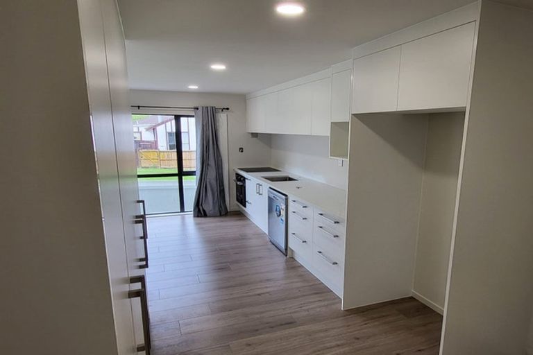 Photo of property in 7 Palmetto Place, Goodwood Heights, Auckland, 2105