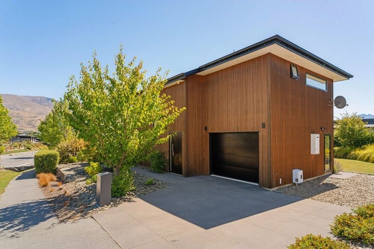 Photo of property in 9 Kirimoko Crescent, Wanaka, 9305