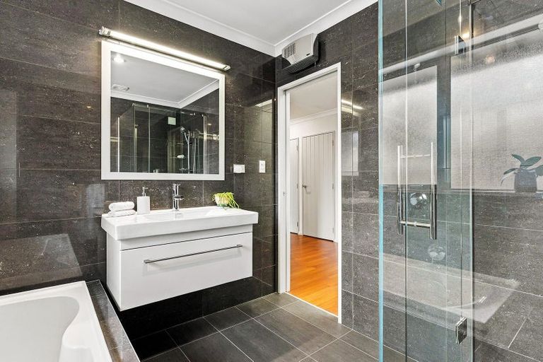 Photo of property in 30 Mokihi Gardens, Hillmorton, Christchurch, 8024