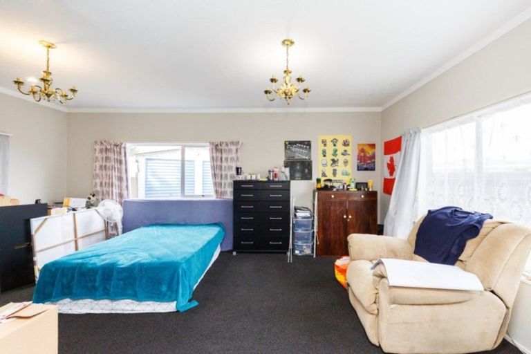 Photo of property in 14 Raglan Avenue, Cloverlea, Palmerston North, 4412