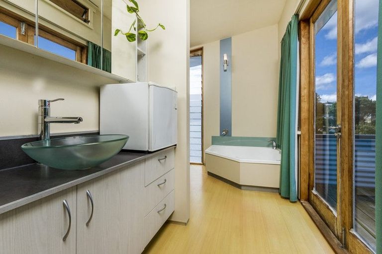 Photo of property in 39a Forrest Hill Road, Milford, Auckland, 0620