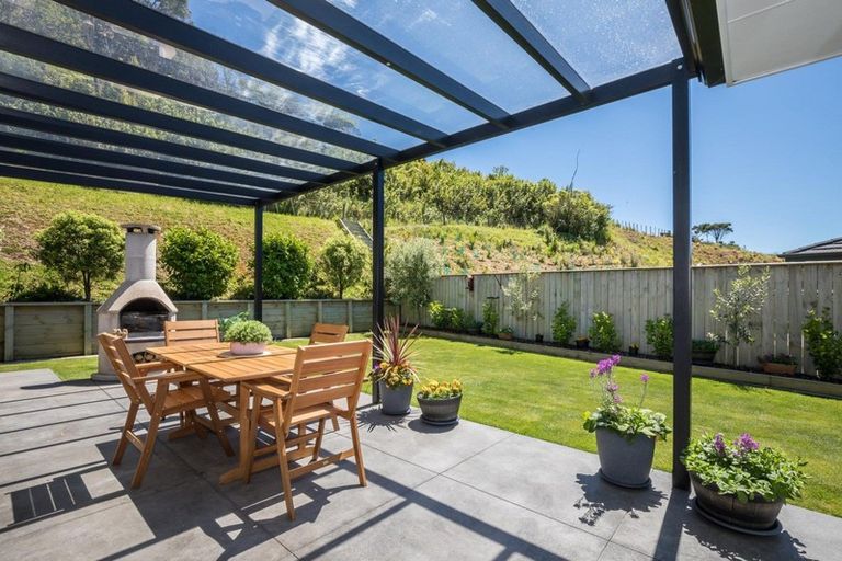 Photo of property in 35 Banks Boulevard, Whitby, Porirua, 5024