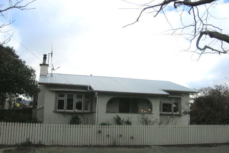 Photo of property in 12 Kingswood Street, Takaro, Palmerston North, 4412