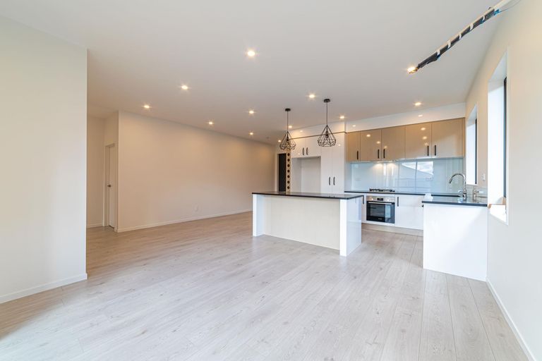 Photo of property in 18 Parton Road, Pukekohe, 2120