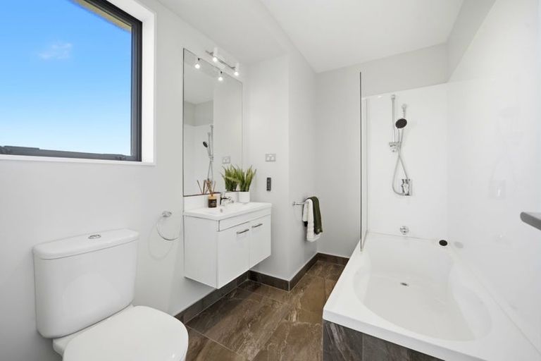 Photo of property in 132a Lynwood Road, New Lynn, Auckland, 0600