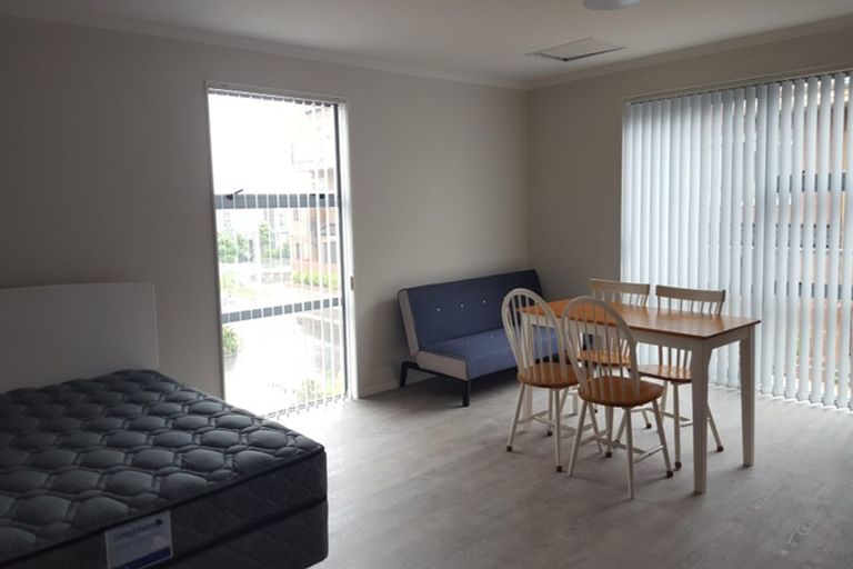 Photo of property in 1/19 Hauraki Crescent, Pinehill, Auckland, 0632