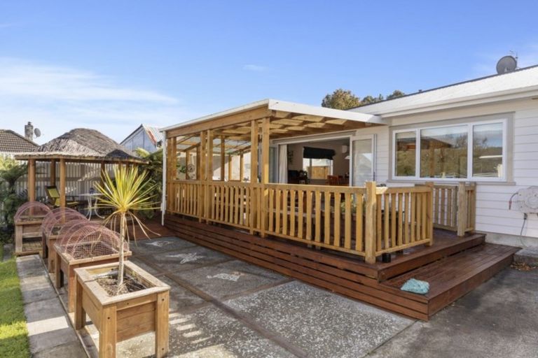 Photo of property in 104 Kowhai Street, Naenae, Lower Hutt, 5011