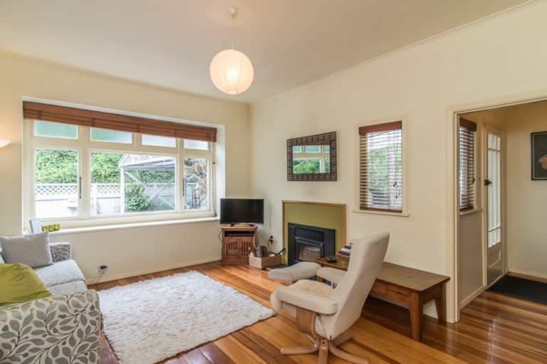 Photo of property in 28 Wellington Road, Paekakariki, 5034