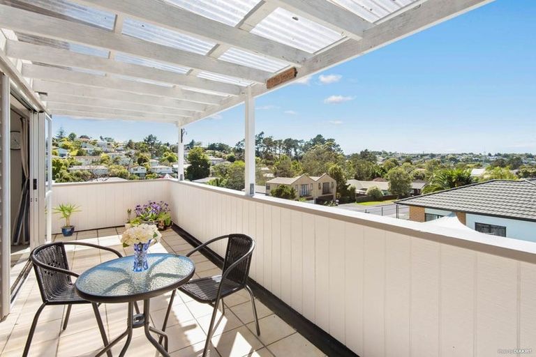 Photo of property in 2/58 Zefiro Drive, Massey, Auckland, 0614