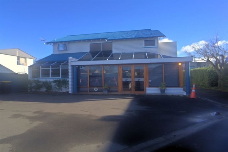 Photo of property in 4 Whitmore Street, Edgeware, Christchurch, 8013