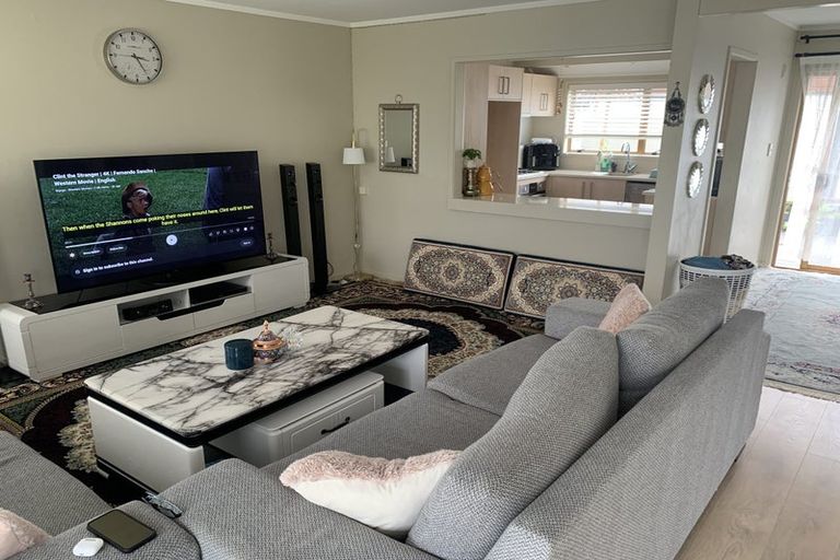 Photo of property in 1/15 Sunnynook Road, Forrest Hill, Auckland, 0620