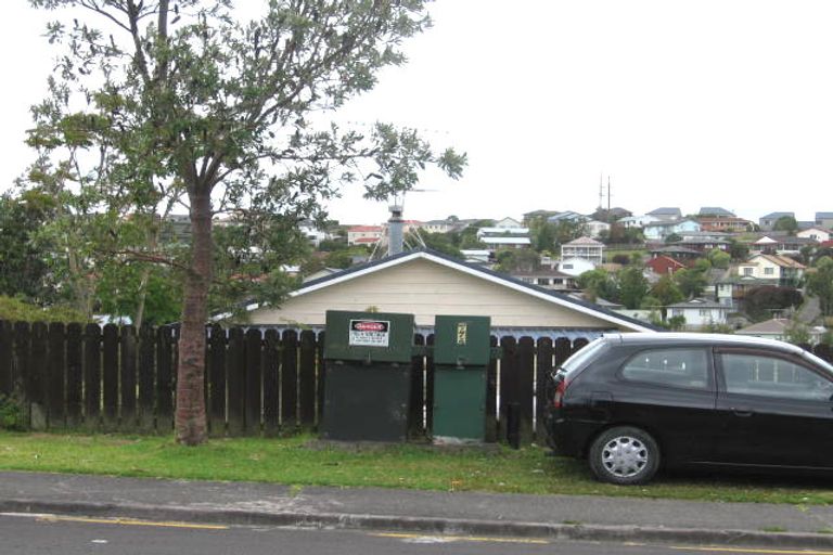 Photo of property in 64 Trias Road, Totara Vale, Auckland, 0629