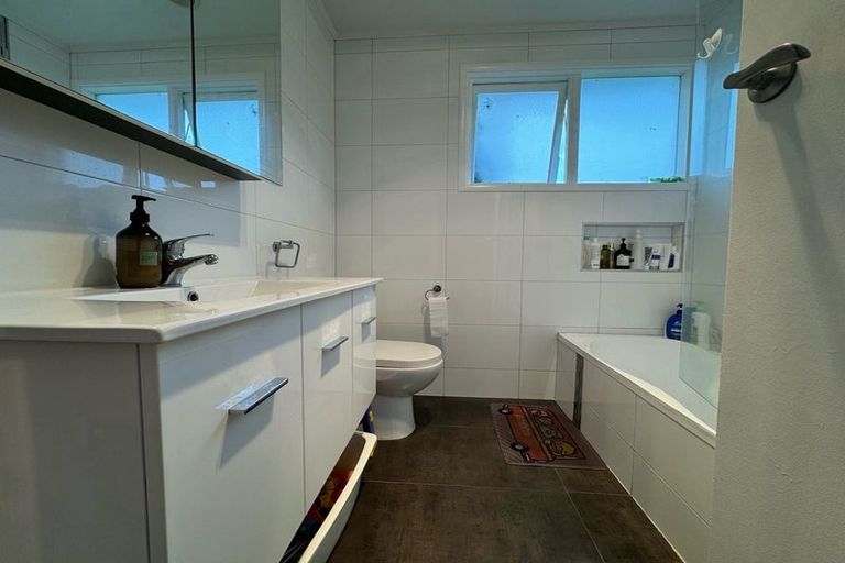 Photo of property in 1/8 Phillip Parade, Forrest Hill, Auckland, 0620