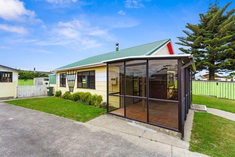 Photo of property in 13 Hewson Crescent, Otaki Beach, Otaki, 5512