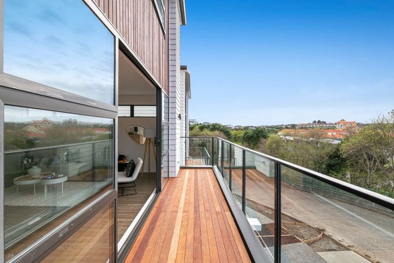 Photo of property in 12 Pleasant Way, Matakatia, Whangaparaoa, 0930