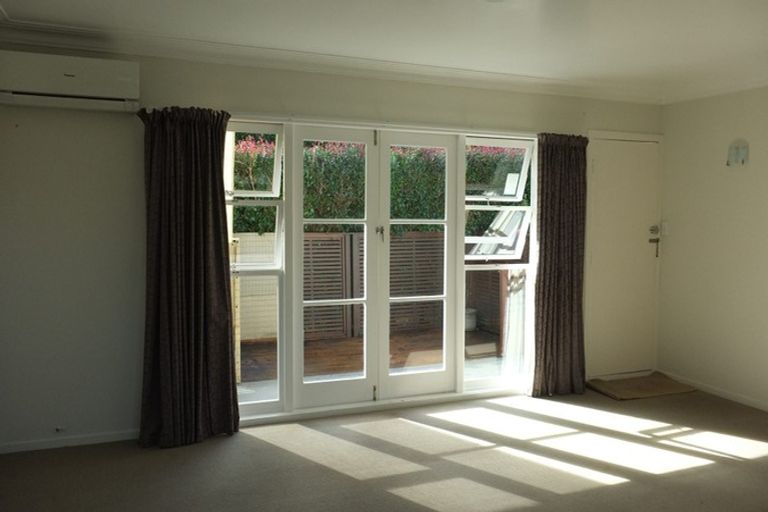 Photo of property in 1/49 Stanley Avenue, Milford, Auckland, 0620