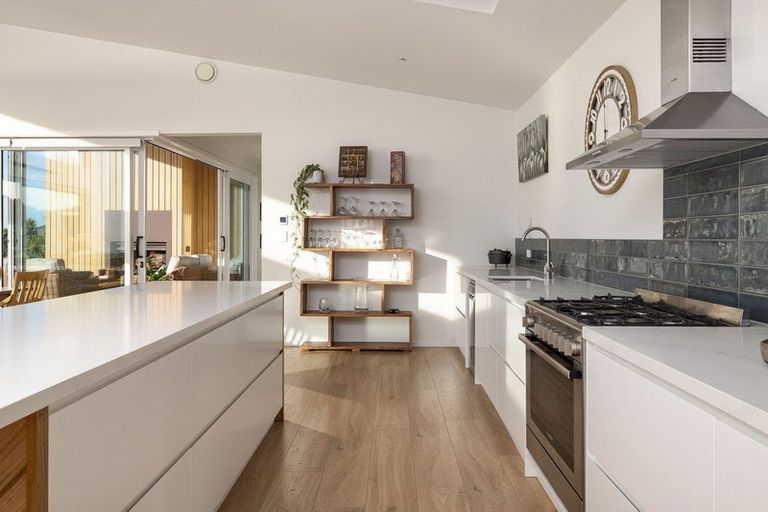 Photo of property in 37 Pahoia Beach Road, Whakamarama, Tauranga, 3172