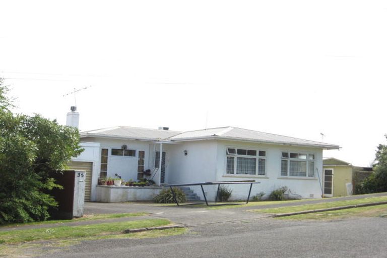 Photo of property in 35 Mason Terrace, Gonville, Whanganui, 4501