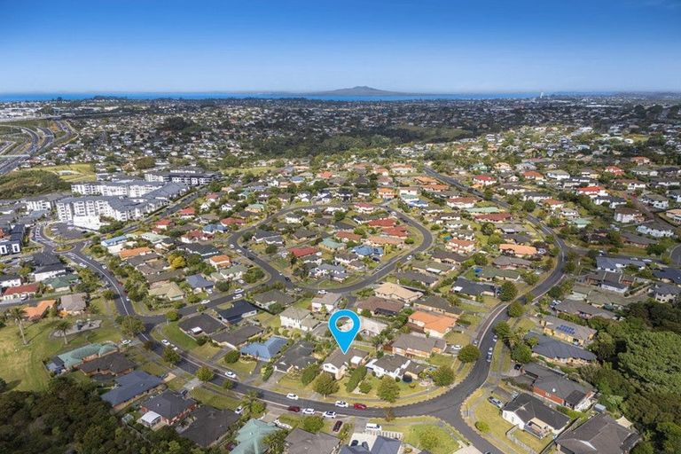 Photo of property in 69 Bluebird Crescent, Unsworth Heights, Auckland, 0632