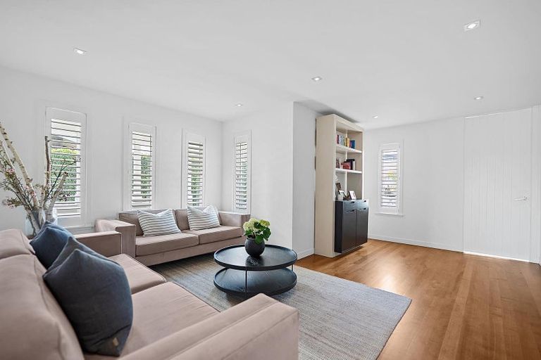 Photo of property in 306 Hurstmere Road, Takapuna, Auckland, 0622