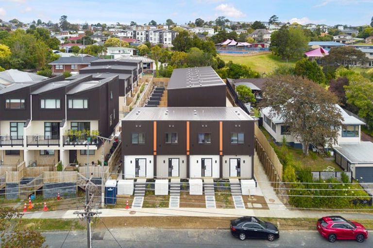 Photo of property in 9/52 Newington Road, Henderson, Auckland, 0612