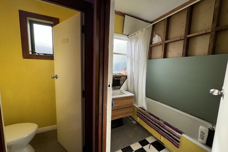 Photo of property in 2 Hobson Place, Takaro, Palmerston North, 4412