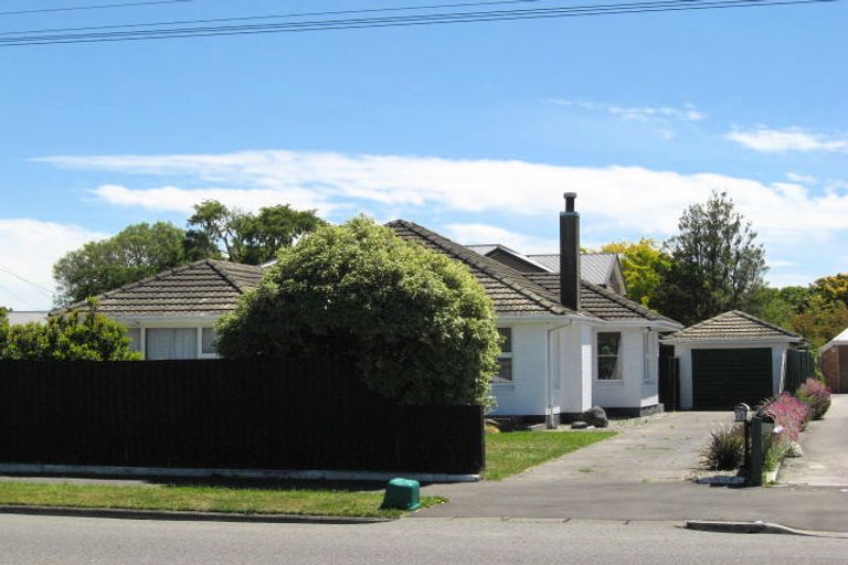 Photo of property in 137 Avonhead Road, Avonhead, Christchurch, 8042