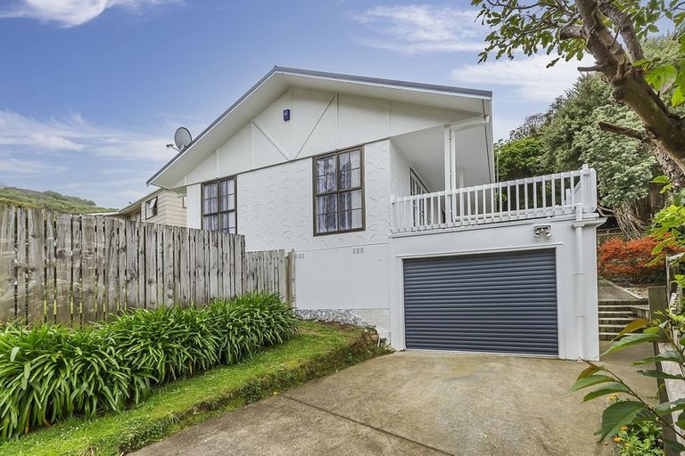 Photo of property in 12 Percy Dyett Drive, Karori, Wellington, 6012