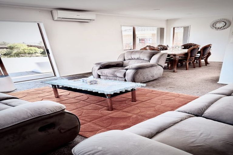 Photo of property in 4/30 Matthews Road, Clover Park, Auckland, 2019