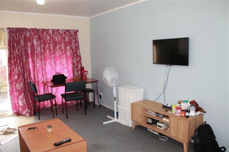 Photo of property in 28 Gibbons Road, Weymouth, Auckland, 2103