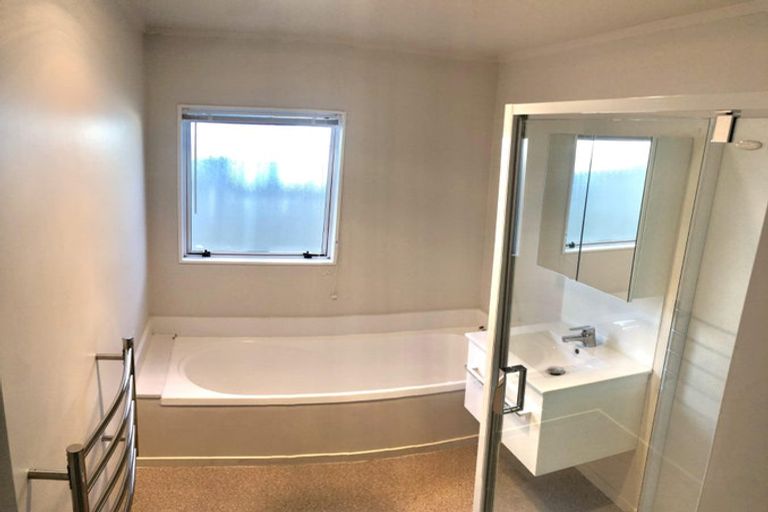 Photo of property in 1 Macalister Place, Miramar, Wellington, 6022