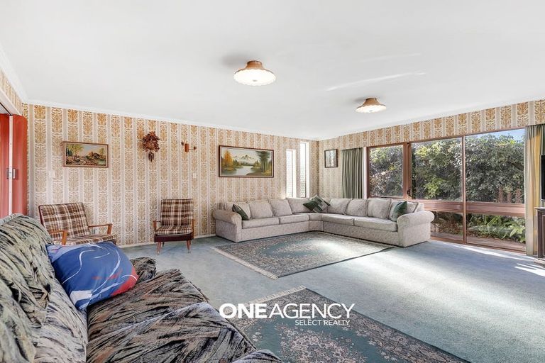 Photo of property in 85 Gloaming Hill, Titahi Bay, Porirua, 5022