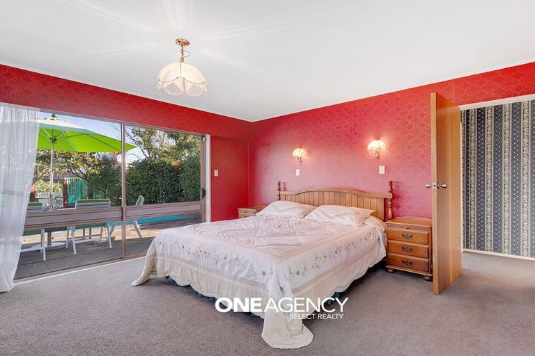 Photo of property in 85 Gloaming Hill, Titahi Bay, Porirua, 5022