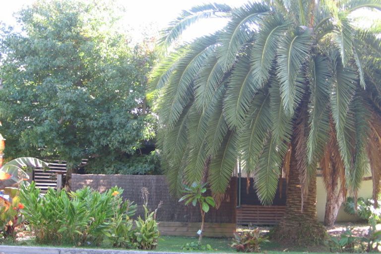 Photo of property in 37 Korotaha Terrace, Rothesay Bay, Auckland, 0630