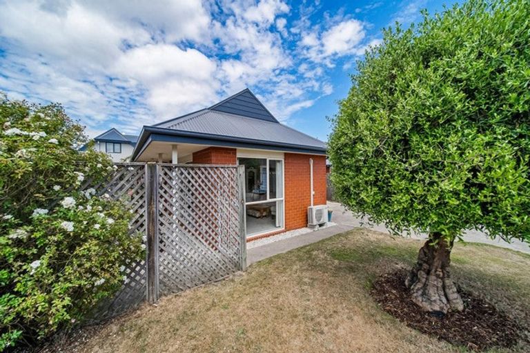 Photo of property in 35 Cardigan Bay Place, Addington, Christchurch, 8024