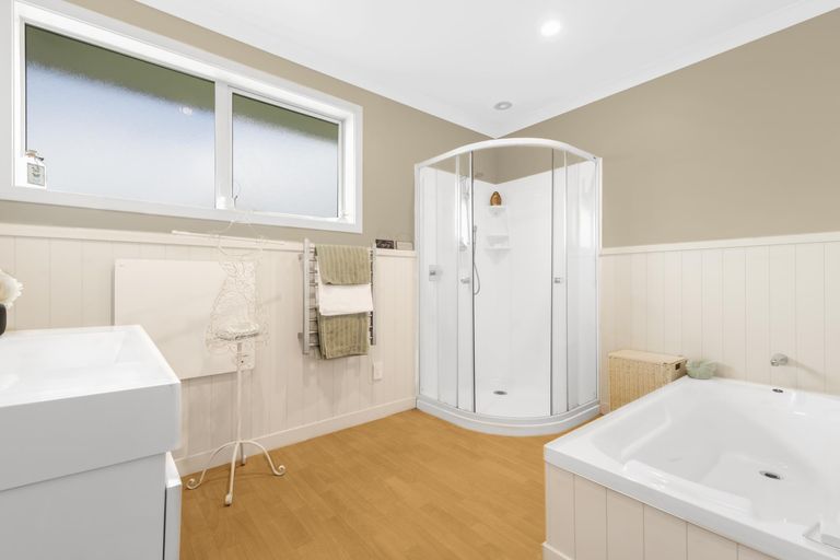 Photo of property in 2 Coronation Avenue, Pukekohe, 2120