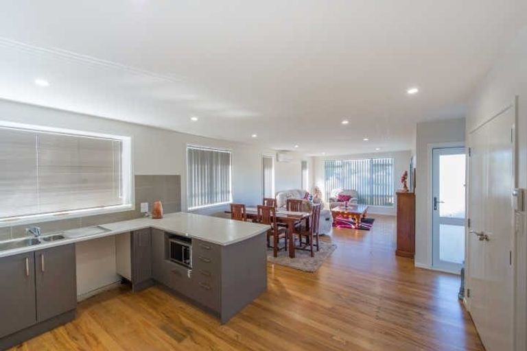 Photo of property in 15 Thornton Place, Melville, Hamilton, 3206