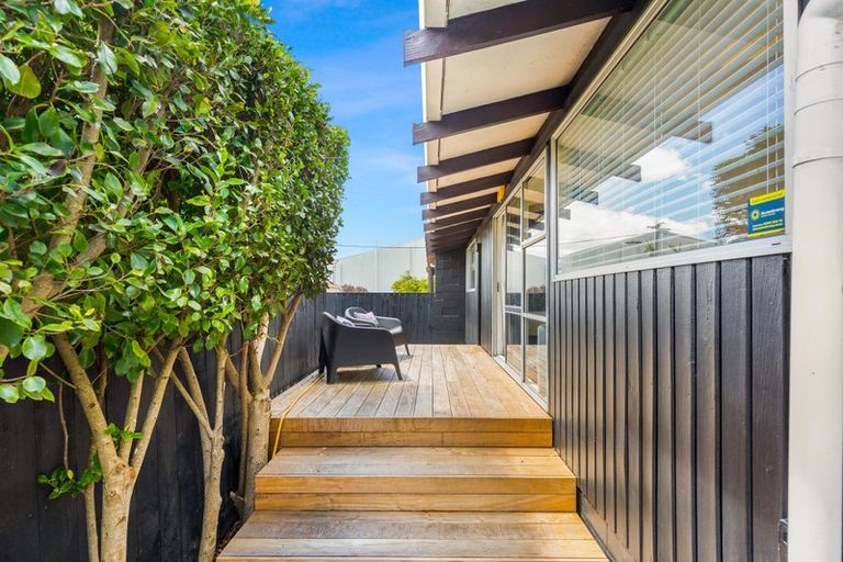 Photo of property in 1/2 Finlow Drive, Te Atatu South, Auckland, 0610