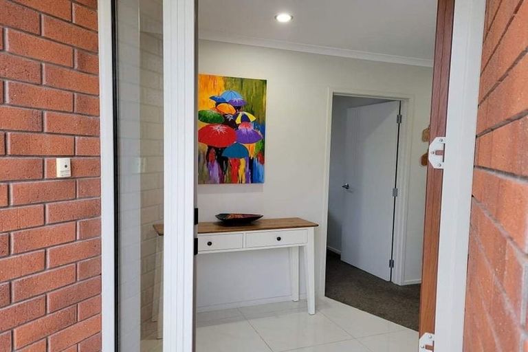 Photo of property in 28 Helenslee Road, Pokeno, 2402