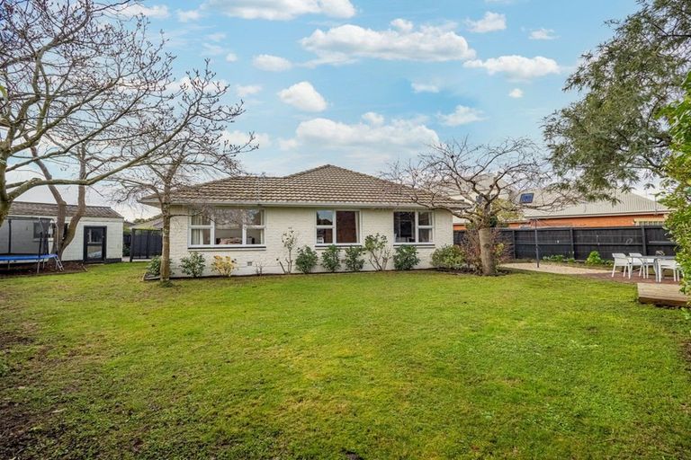 Photo of property in 145 Avonhead Road, Avonhead, Christchurch, 8042