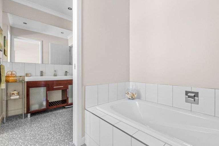 Photo of property in 111 Arataki Road, Havelock North, 4130