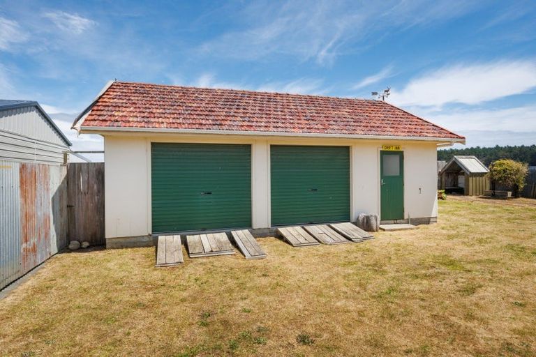 Photo of property in 1941 Parewanui Road, Parewanui, Bulls, 4894