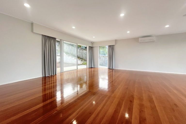 Photo of property in 18 Makepiece Place, Chatswood, Auckland, 0626