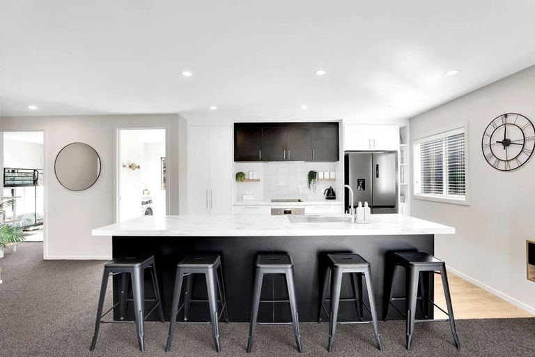 Photo of property in 71 Stratford Drive, Mount Pisa, Cromwell, 9383