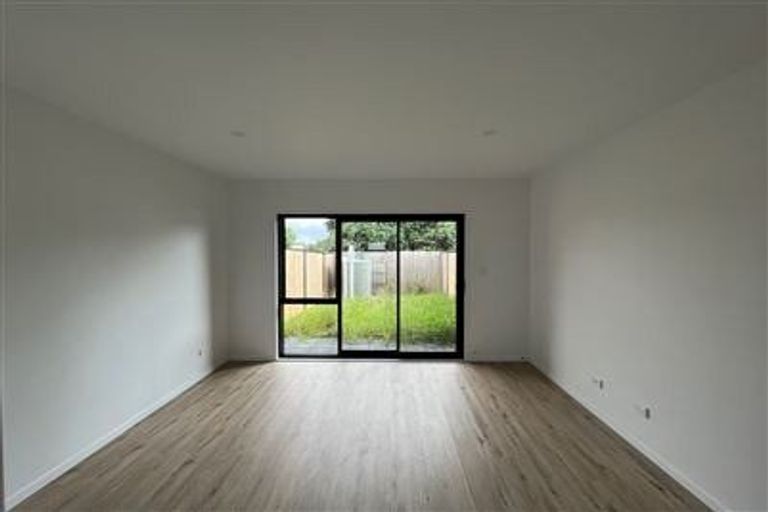 Photo of property in 3 Eileen Newey Place, Henderson, Auckland, 0612