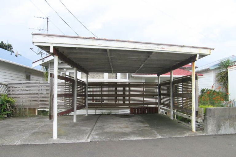 Photo of property in 99 Onepu Road, Lyall Bay, Wellington, 6022