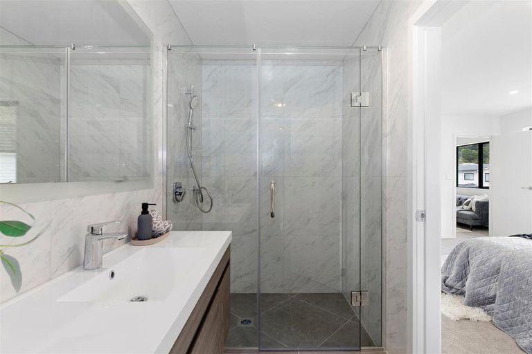 Photo of property in 5 Pihipihi Way, Crofton Downs, Wellington, 6035