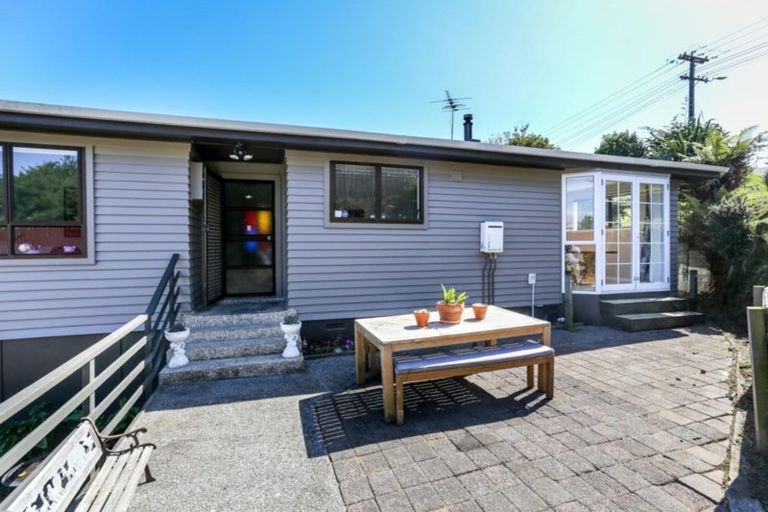 Photo of property in 117 Omata Road, Marfell, New Plymouth, 4310