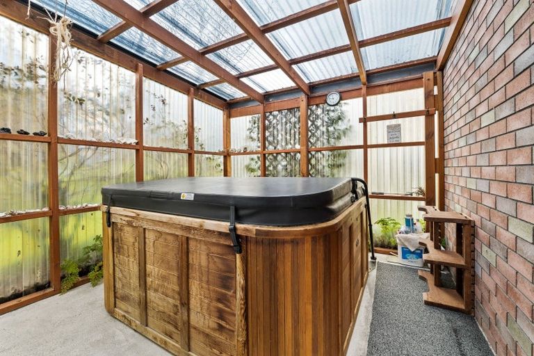 Photo of property in 35 Manu Crescent, Upper Vogeltown, New Plymouth, 4310