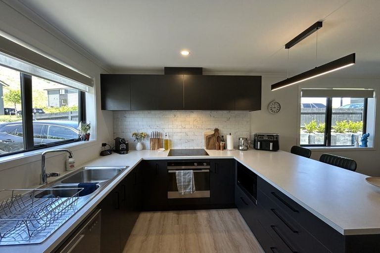 Photo of property in 20 Oakum Road, Whitby, Porirua, 5024